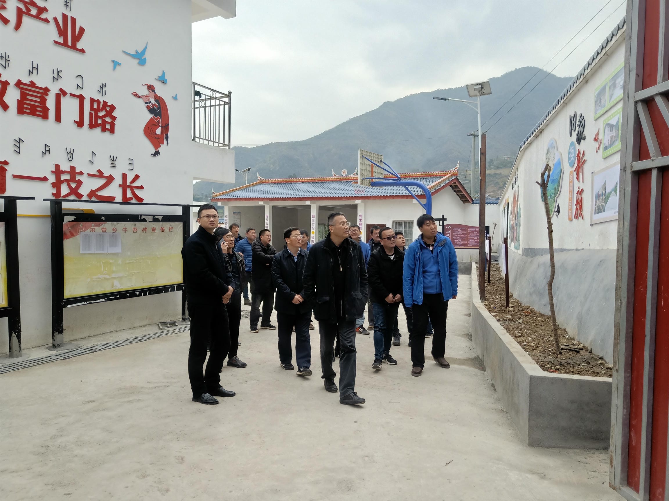 陈贵林局长赴甘洛县调研脱贫攻坚事情_社会责任_外围正规开云登录_尊时凯龙有限责任公司