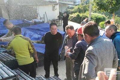 地矿集团董事长张劲松深入项目一线调研并检查指导野外事情_下层动态_外围正规开云登录_尊时凯龙有限责任公司